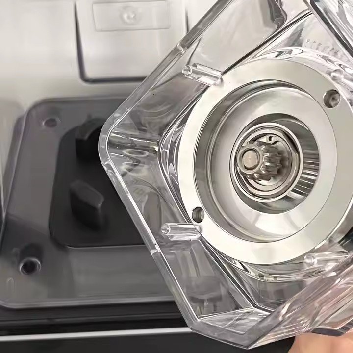 Close-up of the specialized wear-resistant rotating device and drive socket on the AIMA OTJ-KC78 blender jar.