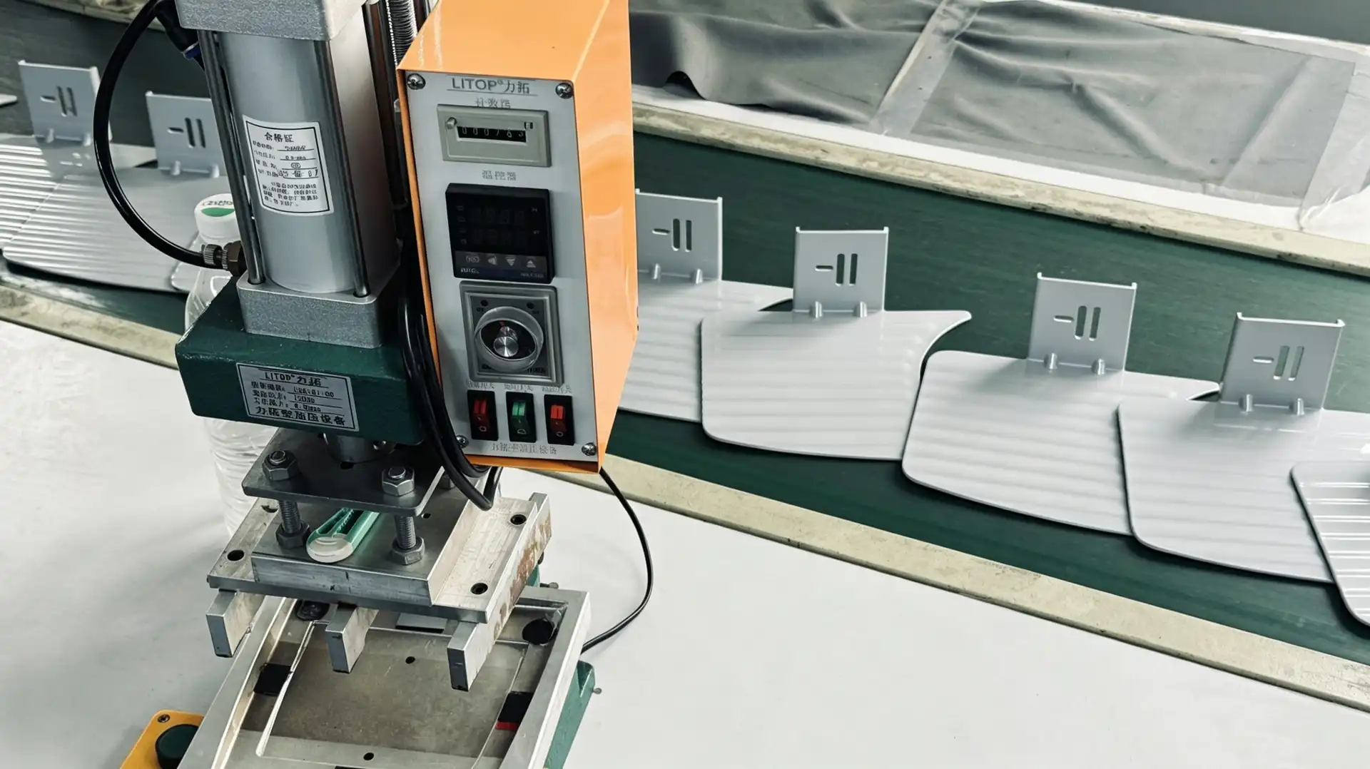 Pneumatic Hydraulic Pressure Equipment